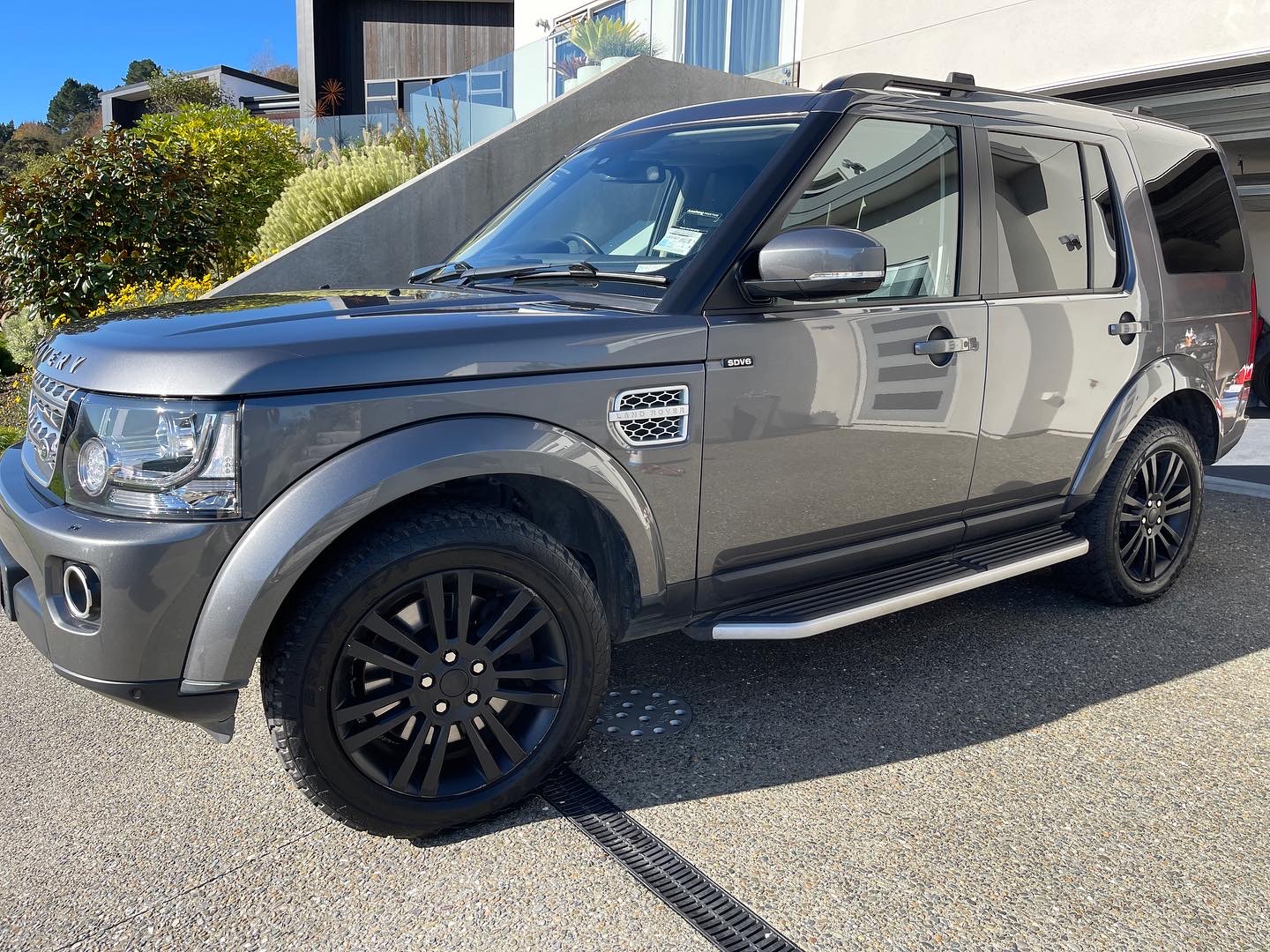 Discovery vehicle right side after professional detailing