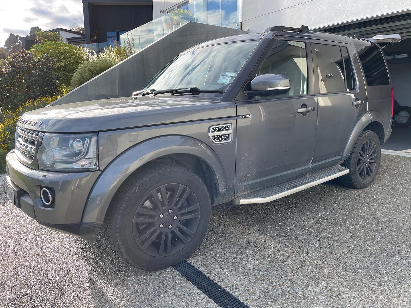 Discovery vehicle right side before detailing